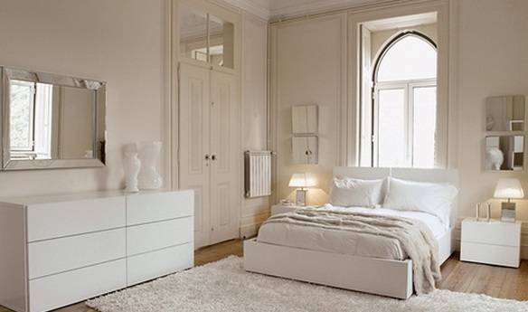 Вариант на все времена: белая мебель для спальни - фото