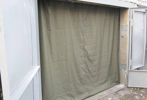 Гаражные шторы из брезента: как подобрать материал, раскроить полотно и ско ... - фото