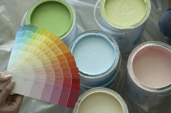 Чем покрасить потолок на кухне Факторы, определяющие особенности малярных работ Типы покрытий, актуальных в кухонном помещении с фото