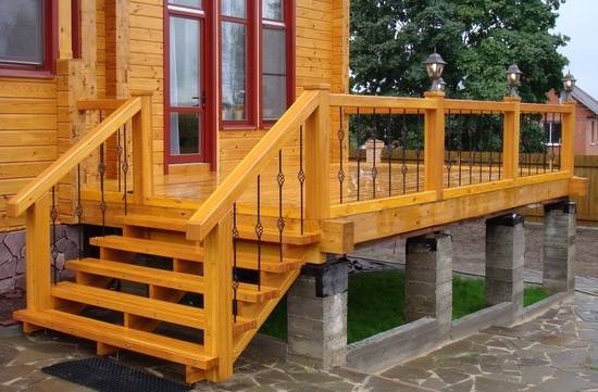 Практичная деревянная лестница для дома: как смастерить собственноручно - фото