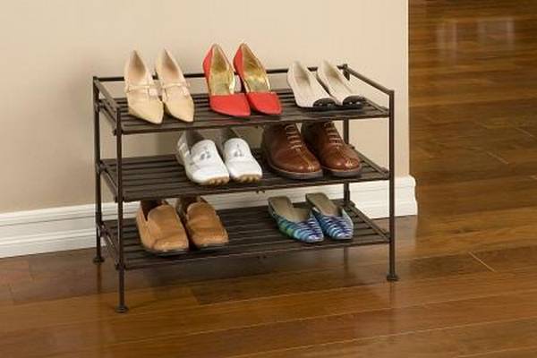 Выбираем этажерки для обуви в прихожую: красота в мелочах - фото