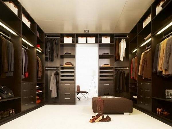 Современные гардеробные шкафы: 3 популярных стиля с фото