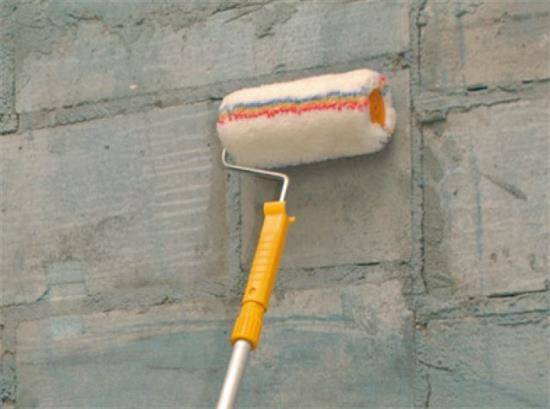 Грунтовка стен перед штукатуркой стен: состав и назначение материалов - фото