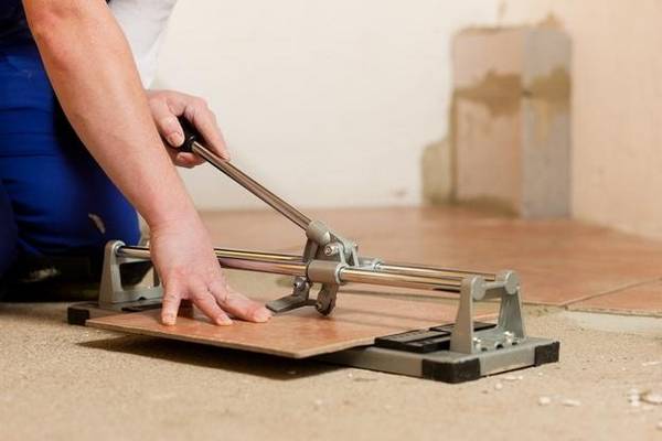 Основные способы, как резать плитку: 4 инструмента в помощь с фото