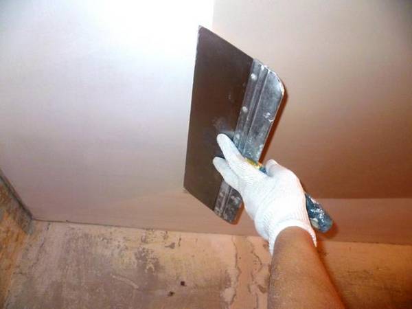 Как зашпаклевать потолок под покраску своими руками? с фото