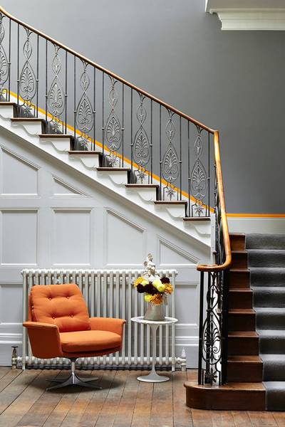 Кованые лестницы в доме на второй этаж: безопасность и привлекательный дизайн с фото