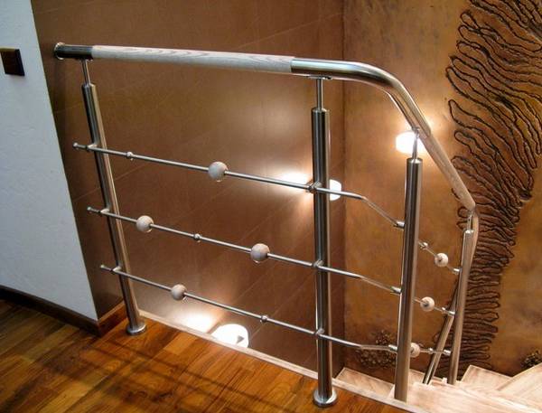 Качественное ограждение лестниц из нержавеющей стали: 3 элемента - фото