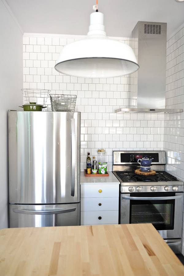Маленькая белая кухня «Shaby chic» с фото