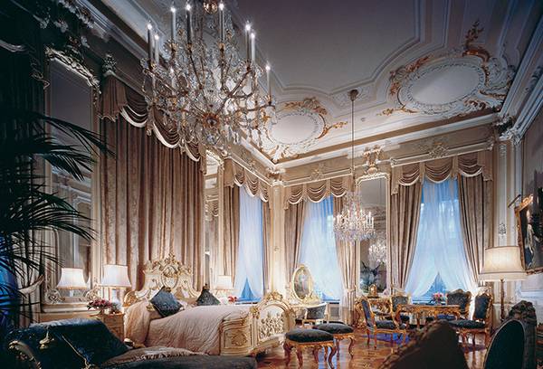 Как правильно ввести шторы в стиле барокко в интерьер помещения? с фото