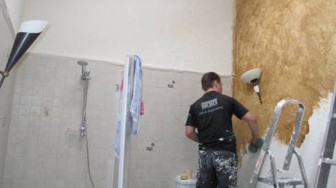 Штукатурка стен в ванной: подготовка, обрызг, черновой и финишный слой - фото