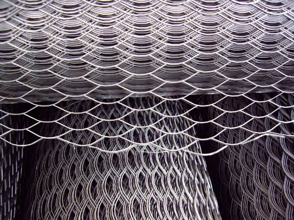 Штукатурная металлическая сетка  особенности материала и технология применения с фото