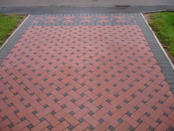 Лучшие способы укладки тротуарной плитки: 4 метода - фото