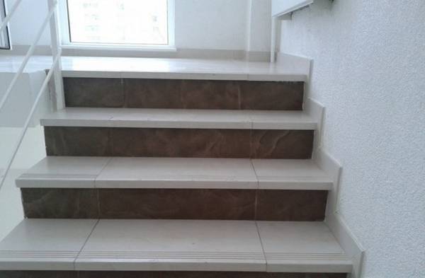 Элитные ступени для лестницы из керамогранита 1200 мм: 4 стиля - фото
