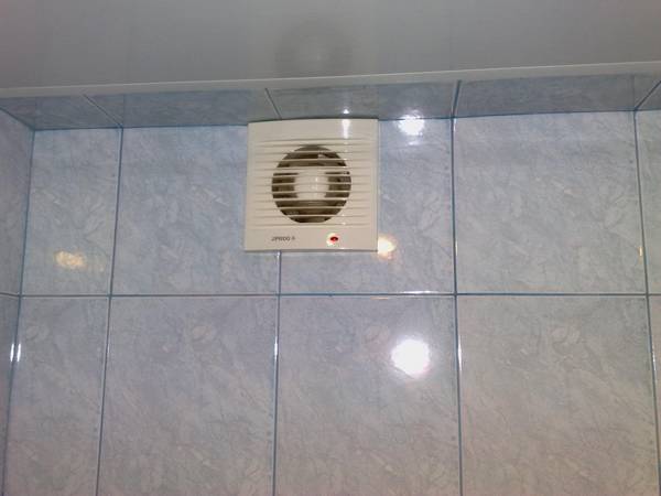 Устанавливаем вентиляцию в ванной и туалете с фото